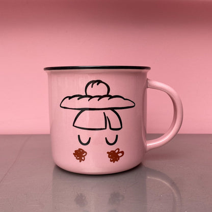 Mug en aluminium peint en rose avec logo dessiné baguett. by Maison Kayser