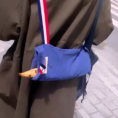 À bicyclette: un sac baguette porté sur le dos, 100% lin et lanière 3 couleurs fait mains et 100% MADE IN FRANCE. 